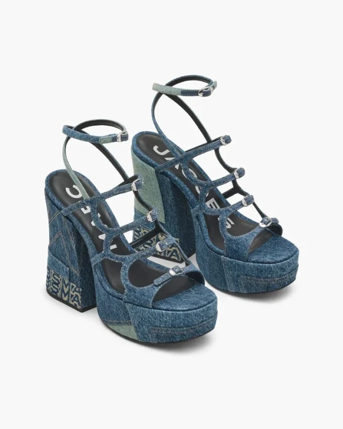 Den dekonstruerade denim Kiki-plattformsandalen Den dekonstruerade denim Kiki-plattformsandalen