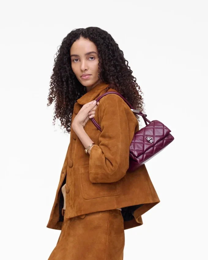 Den quiltade Mini Dual-axelväskan Den quiltade Mini Dual-axelväskan