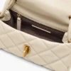 Den quiltade Mini Dual-axelväskan Den quiltade Mini Dual-axelväskan