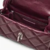 Den quiltade Mini Dual-axelväskan Den quiltade Mini Dual-axelväskan
