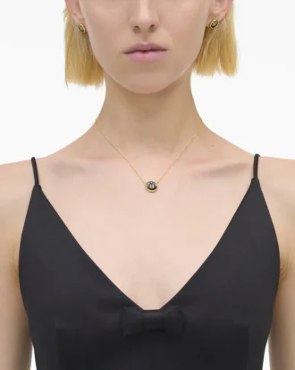 Halsband med knapp-hänge