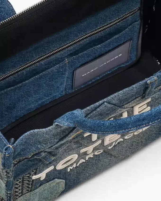 Medium Tote Bag in dekonstruerad denim Medium Tote Bag in dekonstruerad denim