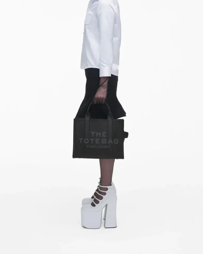 Medium Tote Bag in leather Medium Tote Bag in leather