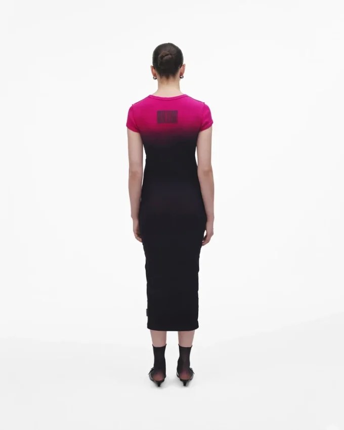 Ombré-sprayad krympad T-shirtklänning