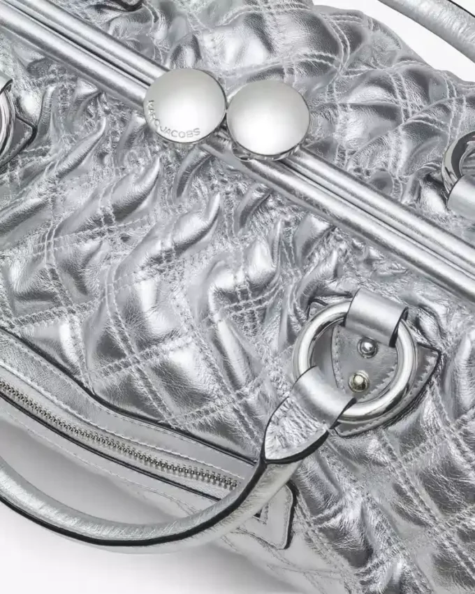 Re-Edition Quilted Metallic Leather Stam Bag Re-Edition Quilted Metallic Leather Stam Bag