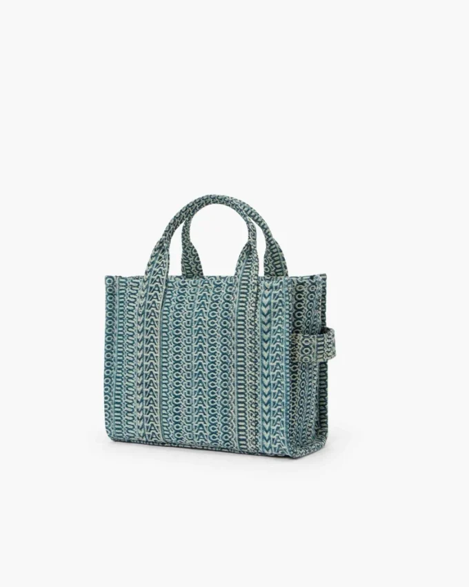The tvättade Monogram-denim Tote Bag i liten storlek The tvättade Monogram-denim Tote Bag i liten storlek